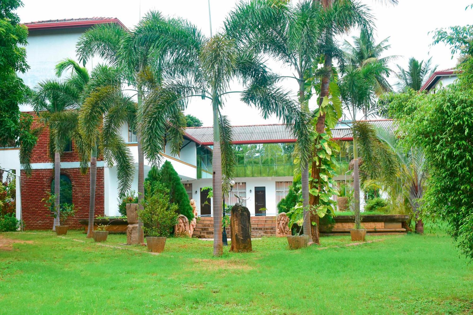Siyanco Holiday Resort Polonnâruvâ Extérieur photo